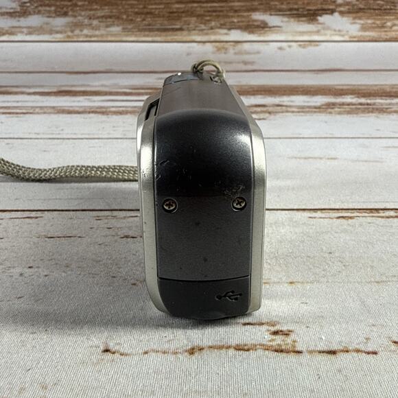 HP Photosmart E317 Digital Camera 5MP Silver Compact Vintage 2000s USB LCD Flash - Picture 2 of 4